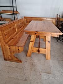 tavolo in pino con panchine 