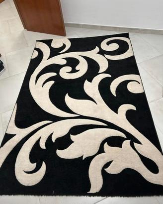 Tappeto bianco e nero