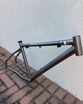 Telaio titanio Nevi Everest titanium mtb gravel