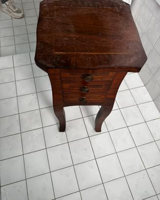 Comodino in legno pregiato