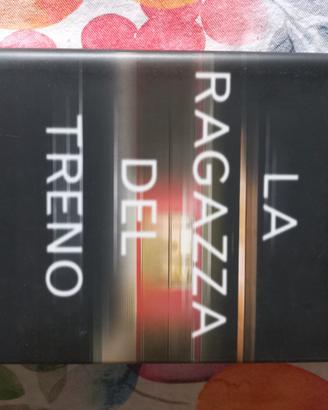 libro giallo la ragazza del treno