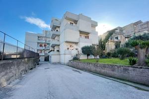 2 LOCALI A SANT'ANASTASIA