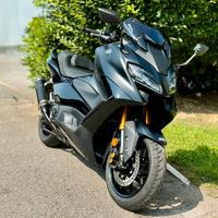 T Max 560 Tech + scarico Leovince