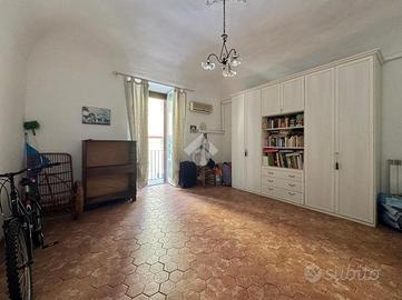 2 LOCALI A PORTICI