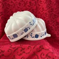 Due stampi per dolci in ceramica smaltata