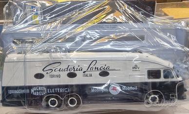 1:43  Racing Car Transporters n 14 Camion Scuderia