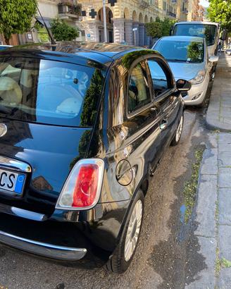 auto fiat 500.                                    