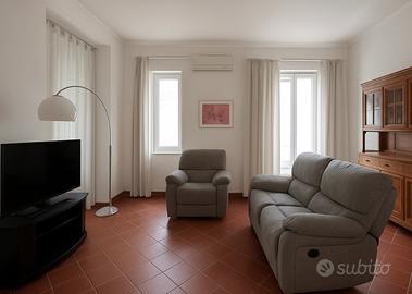 Divano a 2 posti con la poltrona abbinata