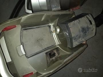 Aspirapolvere con filtro e serbatoio rigido