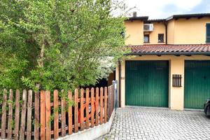 VILLA A SCHIERA A MOLINELLA