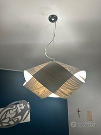 Lampadario in legno