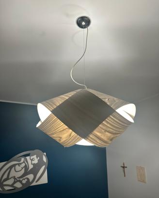 Lampadario in legno