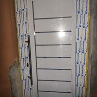 porta esterna PVC nuovo 