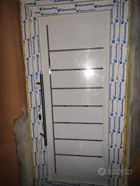porta esterna PVC nuovo 