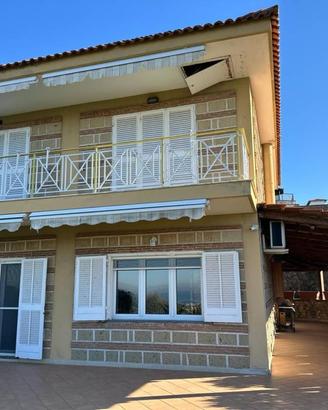 Villa di 170 m² con 5 locali e box auto a Pozzuoli