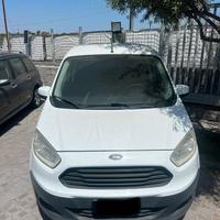 Furgone Ford courier coibentato