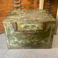 Cassa militare vintage in metallo verde oliva