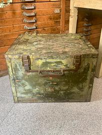 Cassa militare vintage in metallo verde oliva