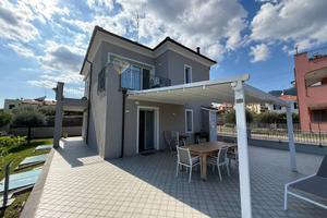 Villa di 180 m² con più di 5 locali e box auto dop