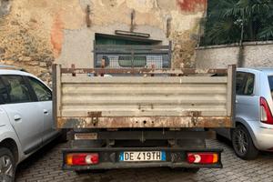 Camion cassonato in buono stato