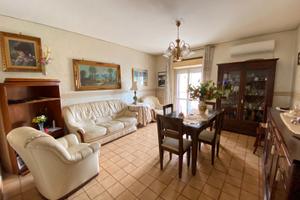 Appartamento 102 mq- 4 vani e accessori - box auto