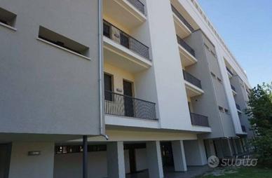 Immobile in asta di 653 m² con più di 5 locali a V