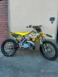 Suzuki RM 250 TARGATO (leggere descrizione)