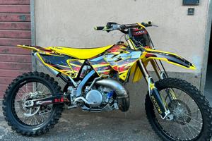 Suzuki RM 250 TARGATO (leggere descrizione)