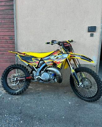 Suzuki RM 250 TARGATO (leggere descrizione)