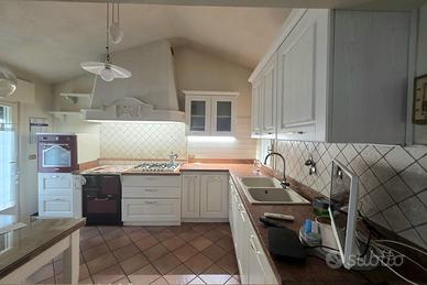 Cucina pregio - PER CAMBIO RESIDENZA