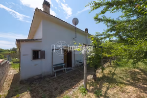 VILLA SIGOLA SU UNICO LIVELLO CON GIARDINO DI 1000