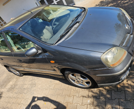 Nissan Almera Tino