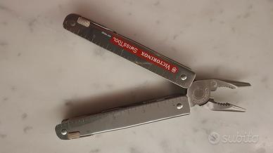  Victorinox SwissTool