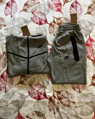 Tuta Nike Tech Fleece