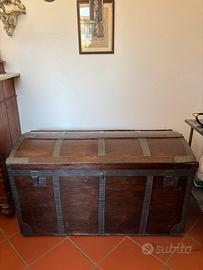 Baule antico da viaggio in legno e ferro – grande