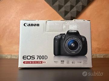 Canon EOS 700D con obiettivo EF-S 18-55mm IS STM