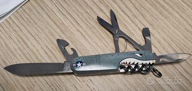 Victorinox best sale huntsman warthog