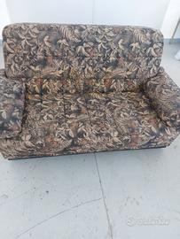 divano in buone condizione 