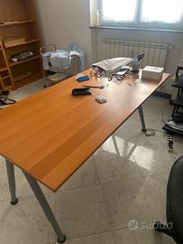 Scrivania 80 cm  per 160 cm.