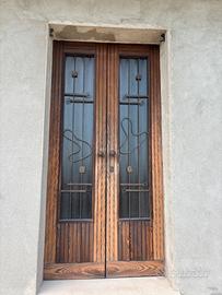 Portoncino in legno e ferreo battuto