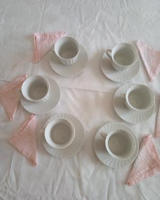 Servizio da tè con 6 tovagliolini  15x15 ricamati.