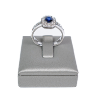 Anello con zaffiro e diamanti