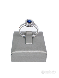 Anello con zaffiro e diamanti