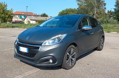 Peugeot 208 1.2 puretech ( neopatentati )