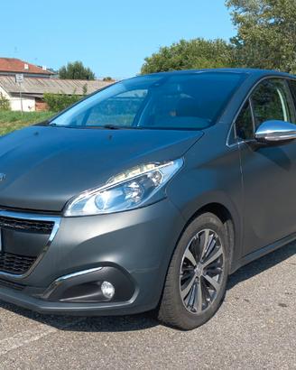 Peugeot 208 1.2 puretech ( neopatentati )