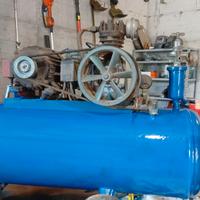 COMPRESSORE INDUSTRIALE E ATREZZATURA PER OFFICINA