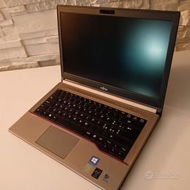 Notebook con Docking station inclusa