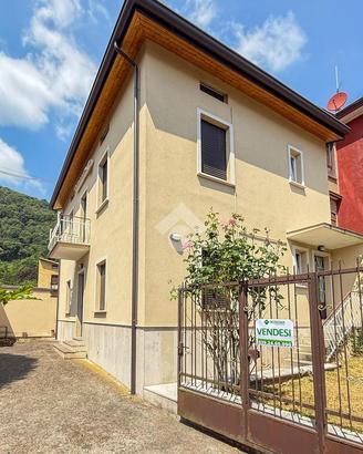 CASA SEMINDIPENDENTE A AIRUNO