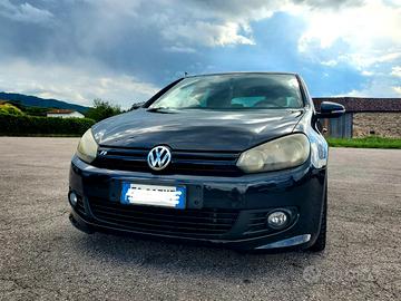 VOLKSWAGEN Golf VI R-line