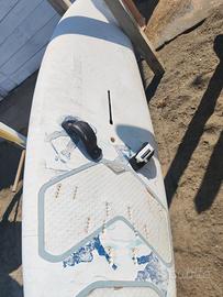 tavola windsurf con pinna e deriva